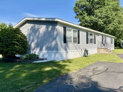 63 Oak Dr #88, North Hampton, NH 03862