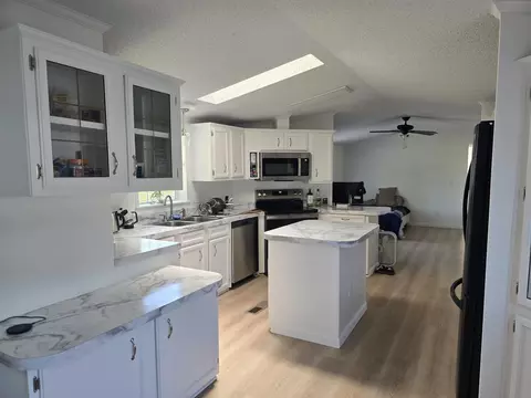 7 Crown Point Dr #B, Charlestown, NH 03603