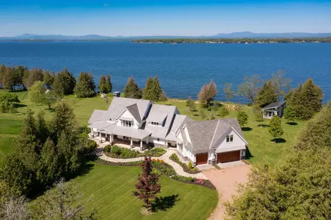 109 W Shore Rd, Grand Isle, VT 05458