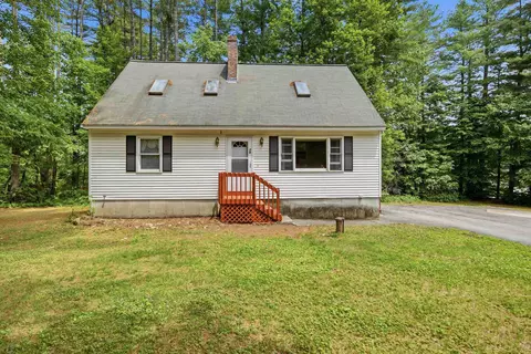 79 Lynchville Park Rd, Goffstown, NH 03045