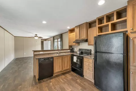 68 Barberry Ln, Raymond, NH 03077