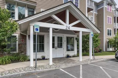 24 Willey Creek Rd #105, Exeter, NH 03833