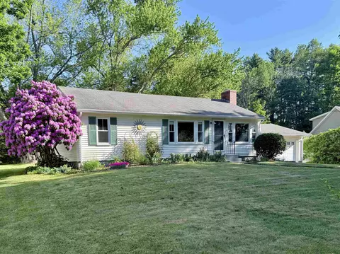 7 Old Stage Rd, Dover, NH 03820