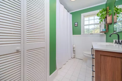 Bath - 56 Jenness Rd, Weathersfield, VT 05089 photo 1 of 2