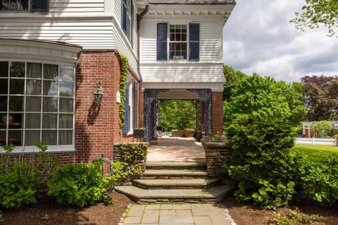 Exterior - 12 Willow Ave, North Hampton, NH 03862 photo 2 of 10