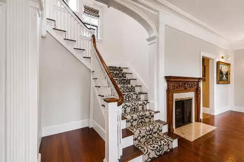 Entry Way - 12 Willow Ave, North Hampton, NH 03862 photo 2 of 5