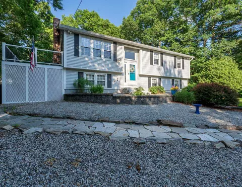 21 Emerald Dr, Derry, NH 03038