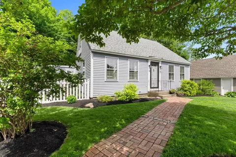 9 Comings Ct, Exeter, NH 03833