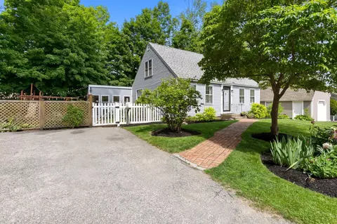 Exterior - 9 Comings Ct, Exeter, NH 03833 photo 11 of 12