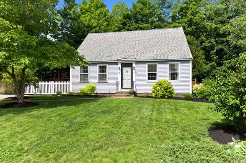 Exterior - 9 Comings Ct, Exeter, NH 03833 photo 2 of 12