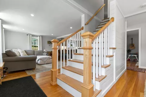 Entry Way - 9 Comings Ct, Exeter, NH 03833 photo 2 of 4