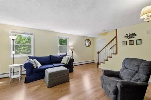 Living - 17 Almeda Ln, Hooksett, NH 03106 photo 3 of 3