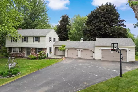 13 William Cir, Stratham, NH 03885