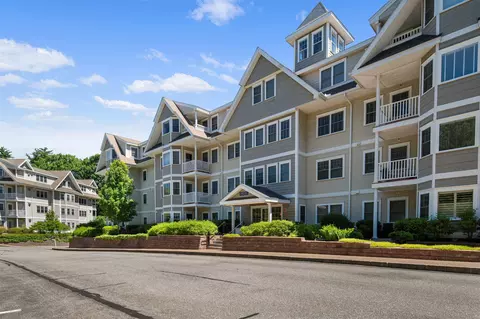 4 Sterling Hill Ln #417, Exeter, NH 03833