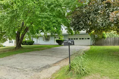 15 Fairview Ave, Pembroke, NH 03275