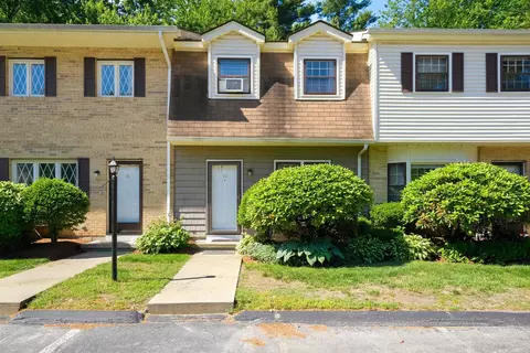 94 Golfview Dr, Manchester, NH 03102