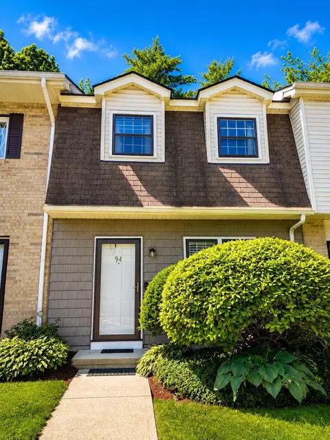 94 Golfview Dr, Manchester, NH 03102