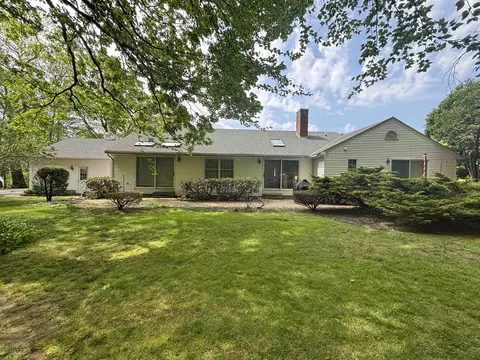 Exterior - 439 Exeter Rd, Hampton, NH 03842 photo 6 of 10