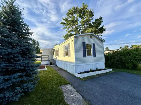 8 S Emperor Dr, Concord, NH 03303
