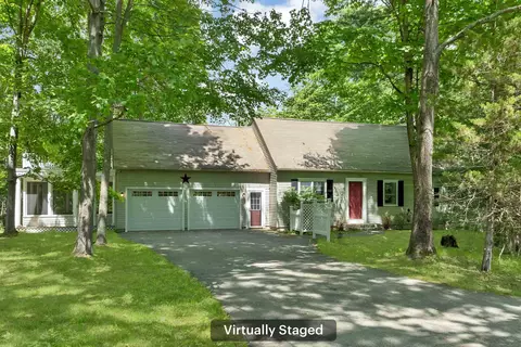 10 Shaws Ln, Dover, NH 03820