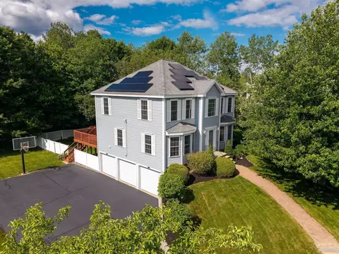 27 Susannahs Xing, Dover, NH 03820