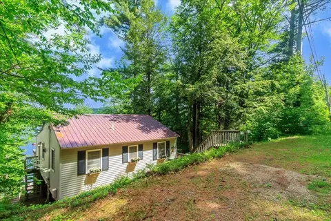 326 Hemlock Dr, Gilmanton, NH 03237
