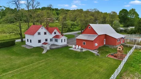 64 Peloquin Rd, Graniteville, VT 05654