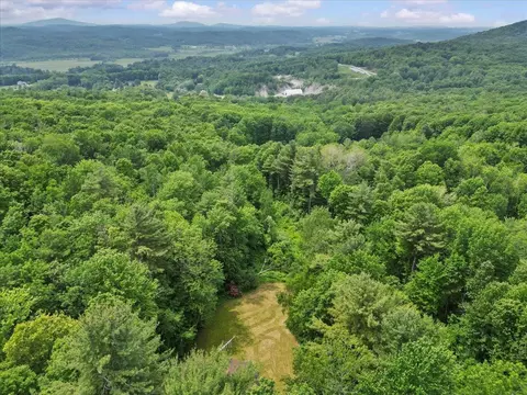 82 Cb Rd, Hinesburg, VT 05461