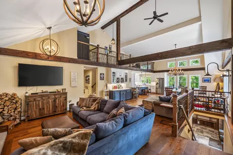121 Fannie Hill Rd, Wilmington, VT 05363