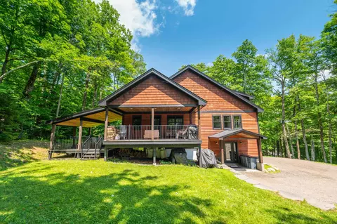 121 Fannie Hill Rd, Wilmington, VT 05363