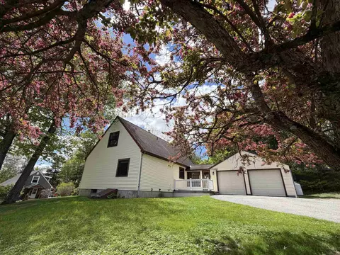 120 Carriage Hill Rd, Brattleboro, VT 05301