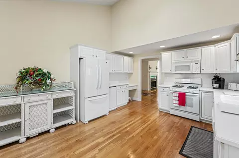 Kitchen - 4 Hampton Mdws, Hampton, NH 03842 photo 3 of 4