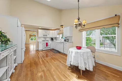 Kitchen - 4 Hampton Mdws, Hampton, NH 03842 photo 2 of 4