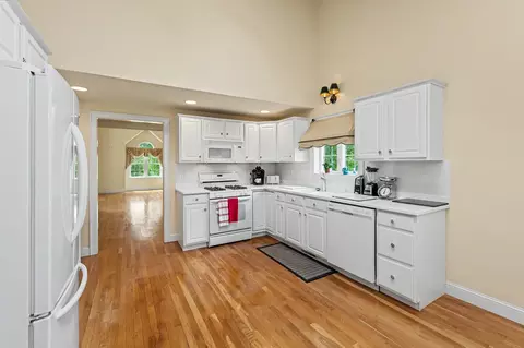 Kitchen - 4 Hampton Mdws, Hampton, NH 03842 photo 1 of 4