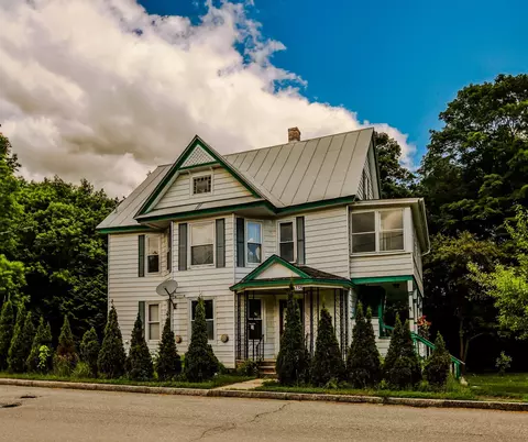 238 Mt Pleasant St, Saint Johnsbury, VT 05819