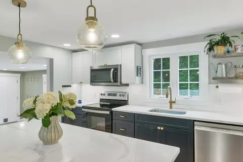 74 Alewive Rd, Kennebunk, ME 04043