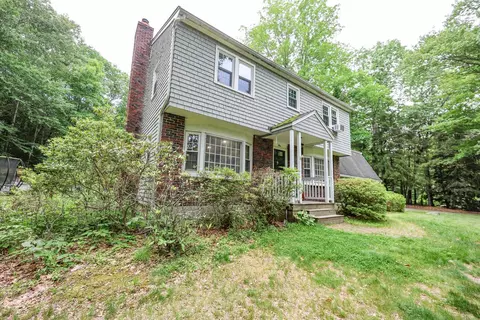 1 Woodridge Rd, Durham, NH 03824