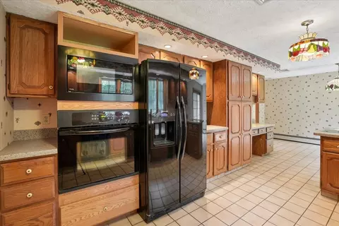 Kitchen - 58 Joanne Dr, Hooksett, NH 03106 photo 2 of 5