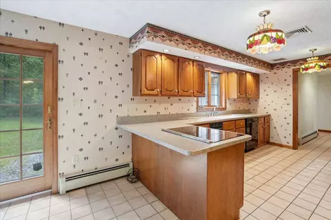 Kitchen - 58 Joanne Dr, Hooksett, NH 03106 photo 5 of 5