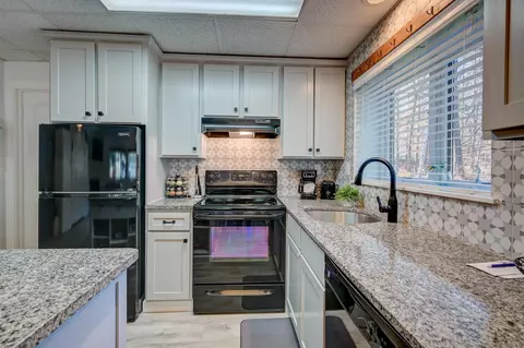Kitchen - 8 River Run Dr # J, Bartlett, NH 03812 photo 3 of 3