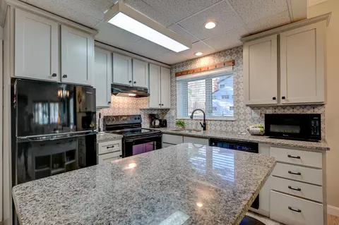 Kitchen - 8 River Run Dr # J, Bartlett, NH 03812 photo 2 of 3