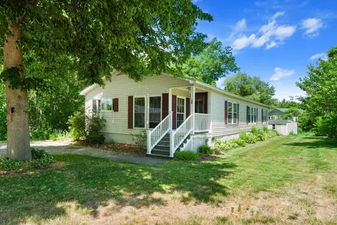 10 Aberdeen Dr, Stratham, NH 03885