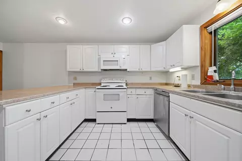 Kitchen - 13 Hampton Towne Ests, Hampton, NH 03842 photo 3 of 5