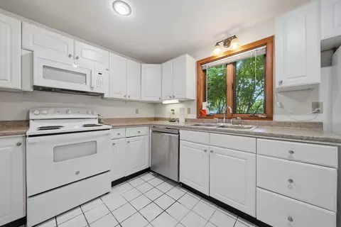 Kitchen - 13 Hampton Towne Ests, Hampton, NH 03842 photo 4 of 5