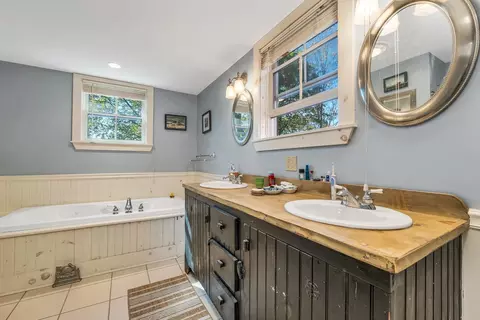 Bath - 108 Center St, Wolfeboro, NH 03894 photo 3 of 4