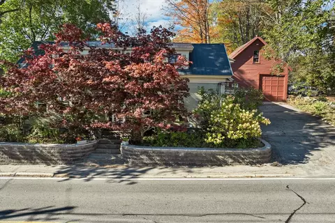 Exterior - 108 Center St, Wolfeboro, NH 03894 photo 2 of 18