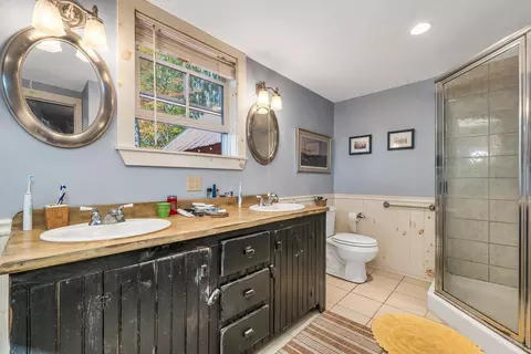 Bath - 108 Center St, Wolfeboro, NH 03894 photo 2 of 4