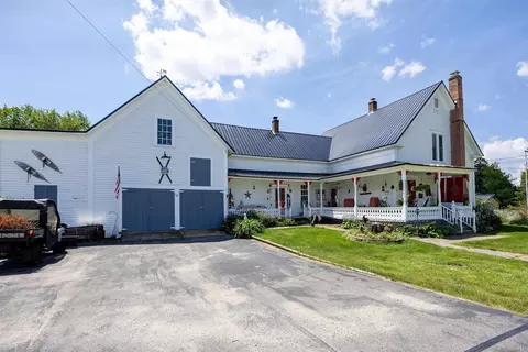 13 Pleasant St, Lancaster, NH 03584