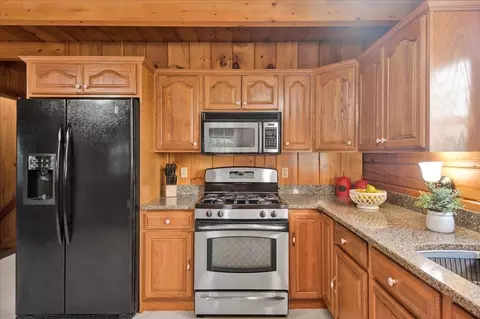Kitchen - 66 Poor Farm Rd, Alburgh, VT 05440 photo 3 of 4
