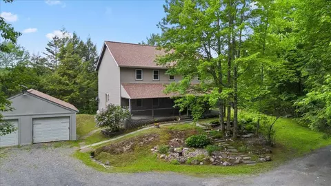 10 Castle Hill Ln, Westford, VT 05494